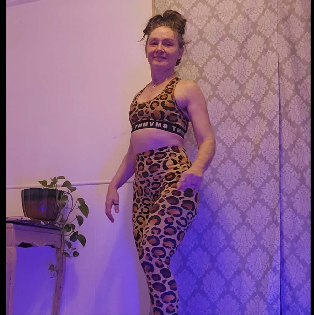 Leopard Print Leggings BUTI MVMNT with Black Waistband
